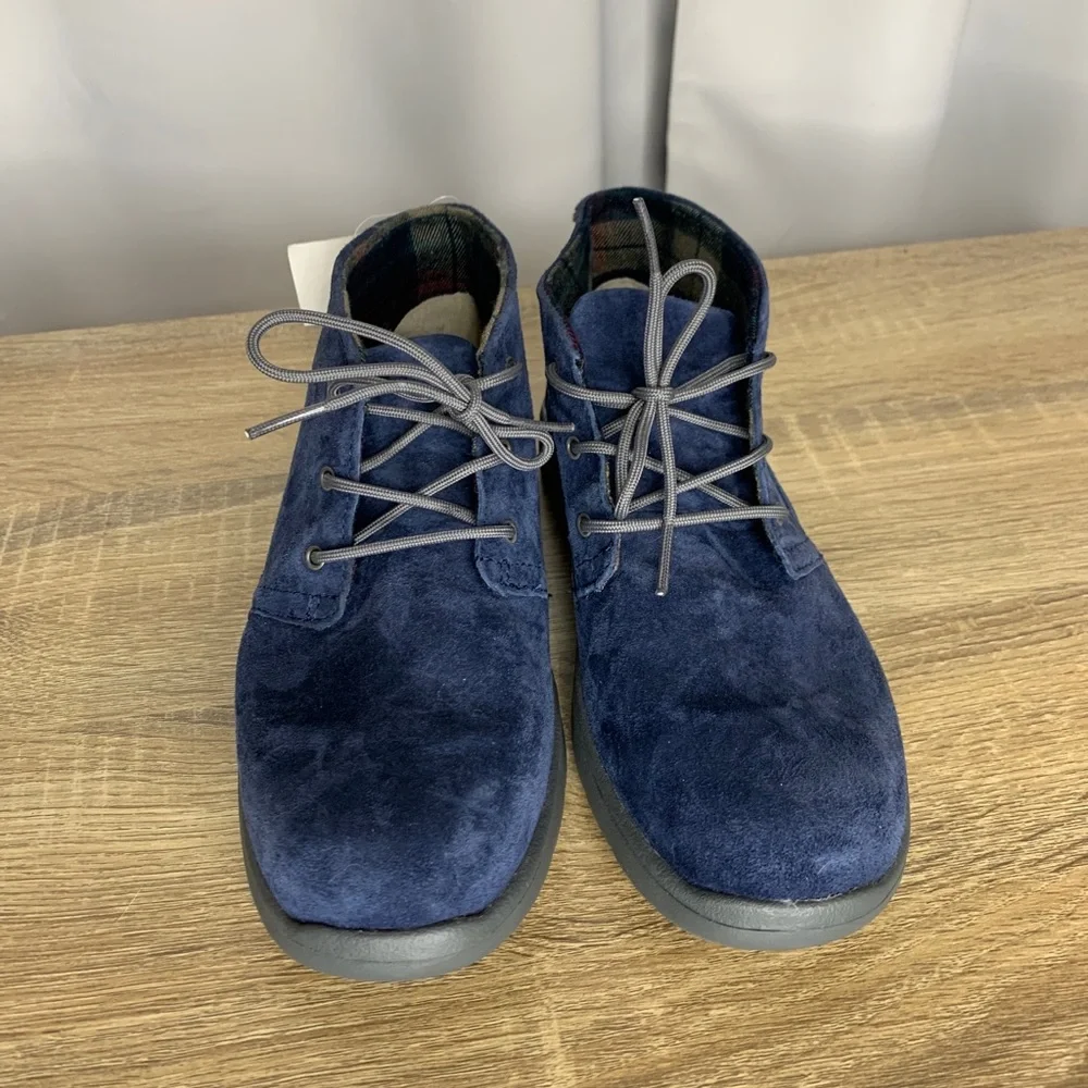 Sold UGG 1014363K Australia Navy Canoe Suede Lace Up Boots Shoes Boy's Sz.4Y - Picture 3 of 5